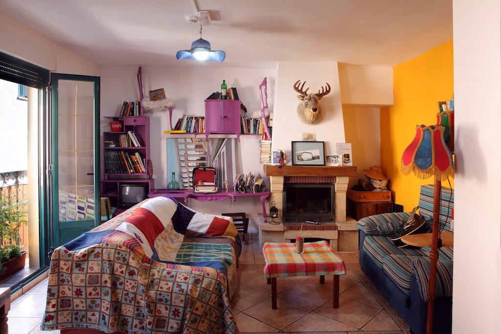 Duermevela Hostel เซโกเวีย ภายนอก รูปภาพ